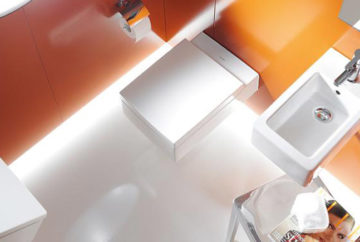 ultramodernes Badezimmer in Weiss und Orange